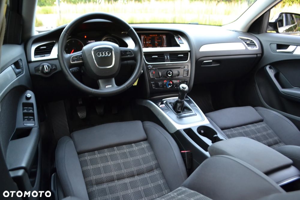 Audi A4 Limousine - 5