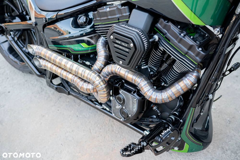 Harley-Davidson Softail Breakout - 21