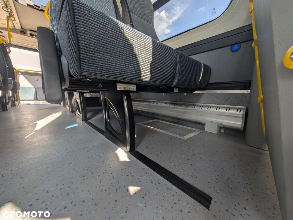 Mercedes-Benz Sprinter 517 - 19