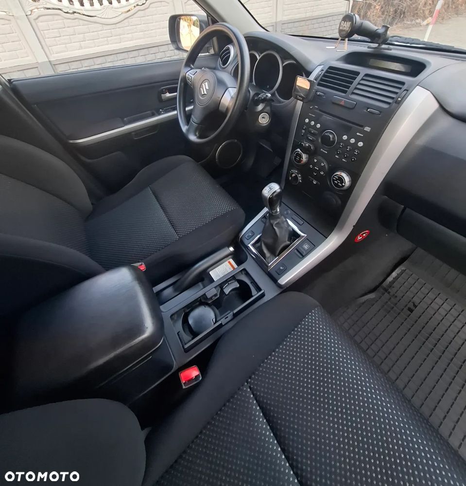 Suzuki Grand Vitara 2.0 - 13