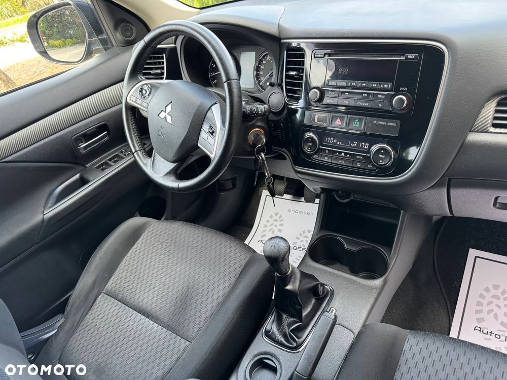 Mitsubishi Outlander 2.0 Invite + 2WD - 29