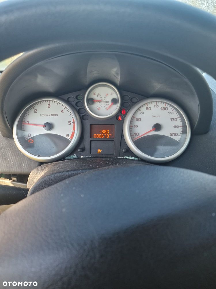 Peugeot 207 90 HDi FAP (Blue Lion) Filou - 8