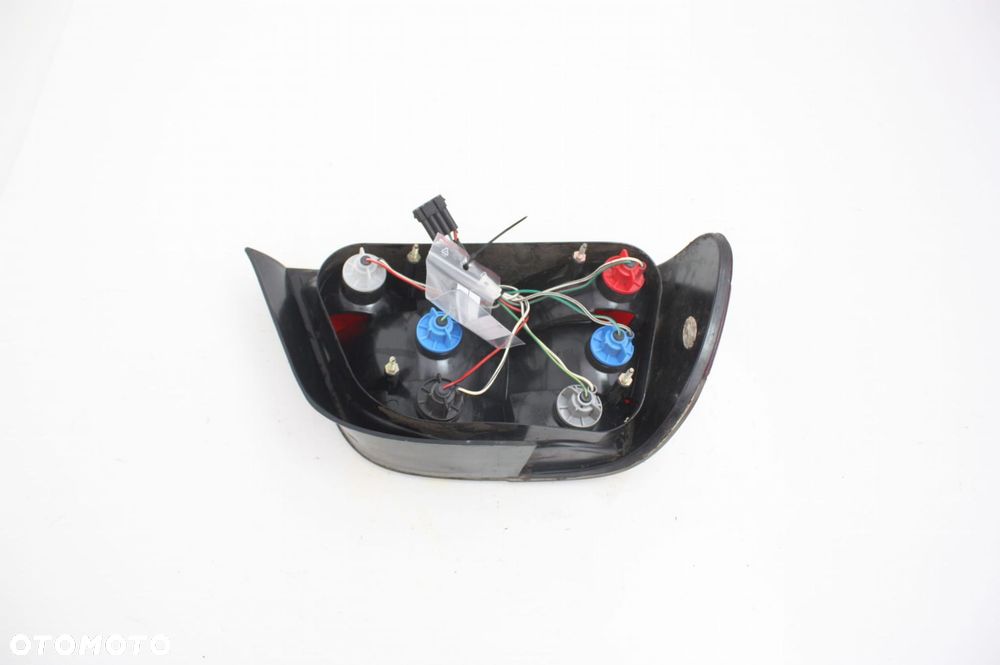 LAMPA TYLNA PRAWA BMW 728 E38 - 3