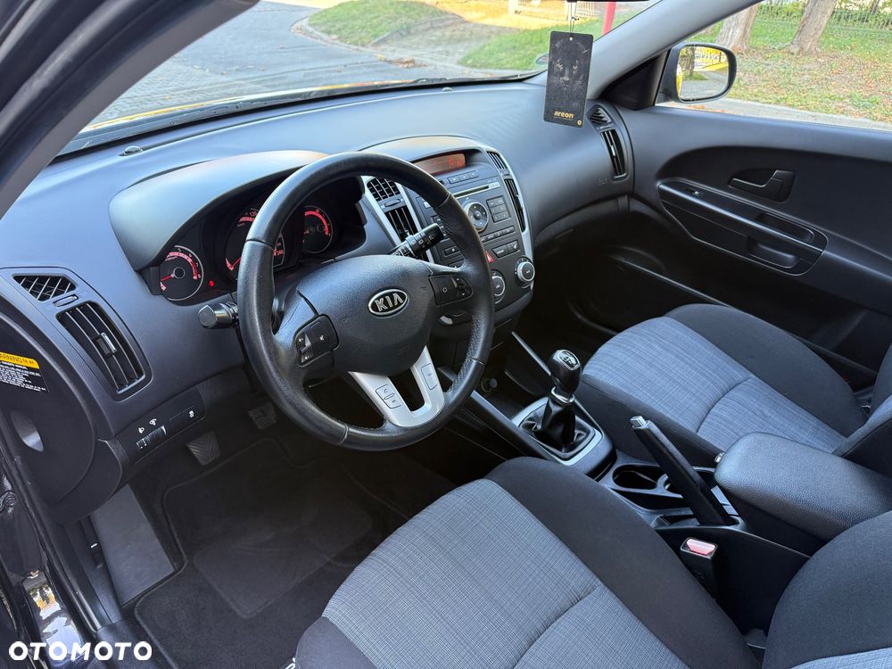 Kia Ceed 2011 photo 5