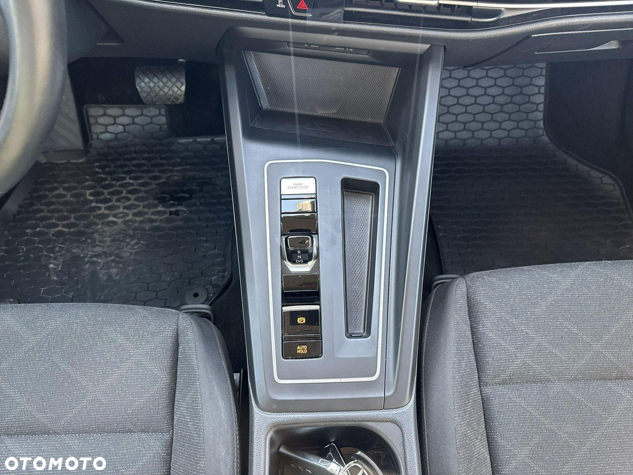 Volkswagen Golf - 24