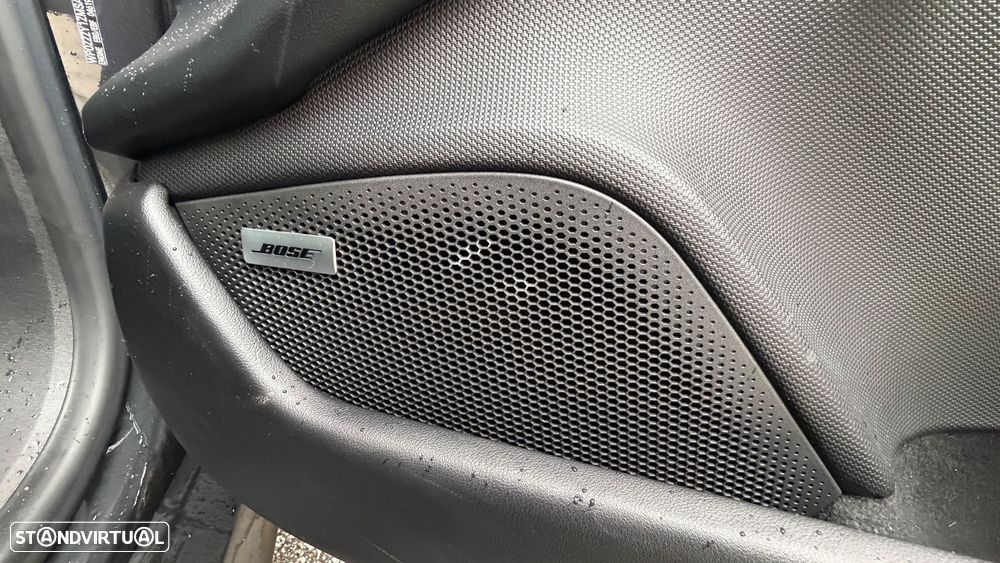 Porsche Taycan Cross Turismo 4 - 10