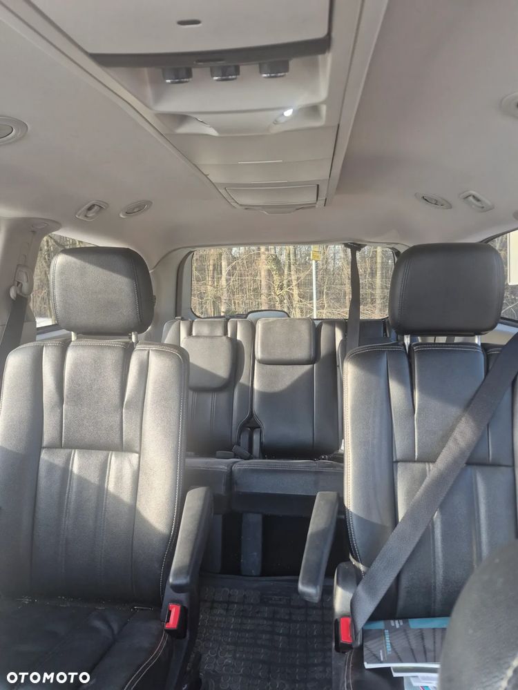 Chrysler Town & Country 3.6 Limited - 7