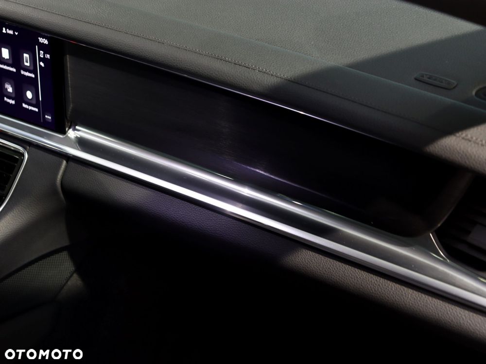 Porsche Panamera 4 Platinum Edition - 29