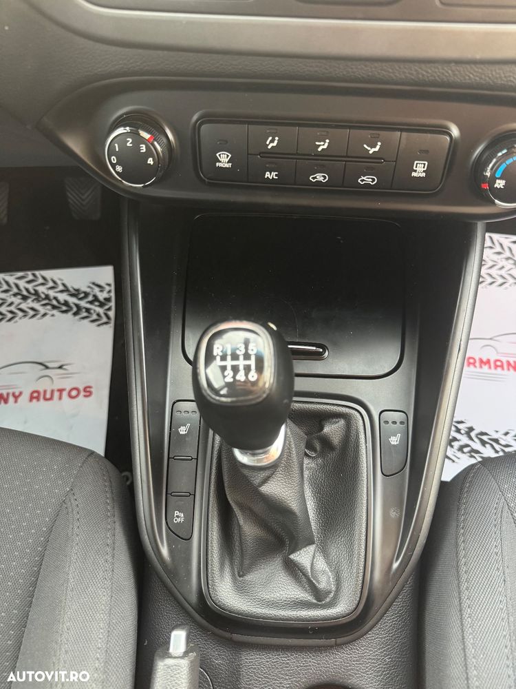 Kia Carens 1.7 CRDi 136 Dream Team Edition - 27