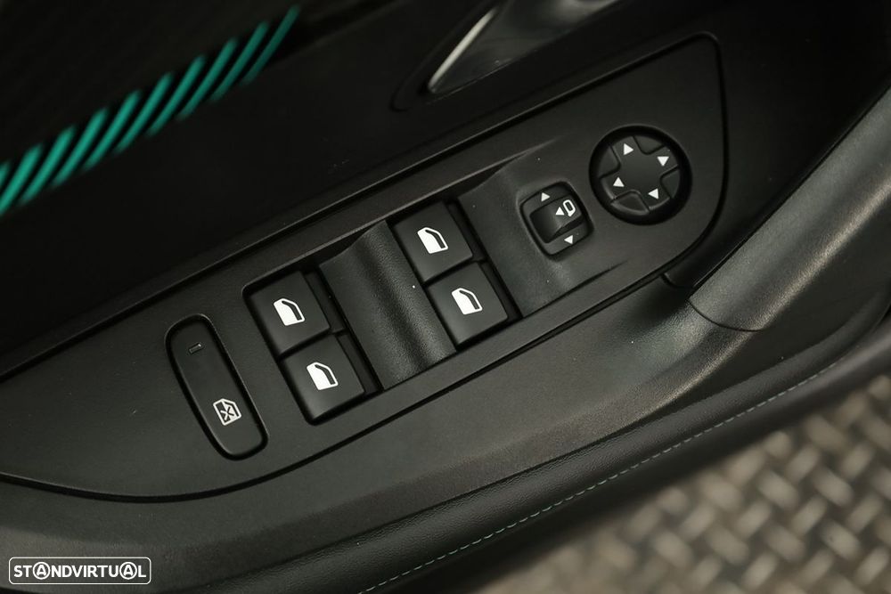 Peugeot 2008 1.2 PureTech Allure Pack EAT8 - 21