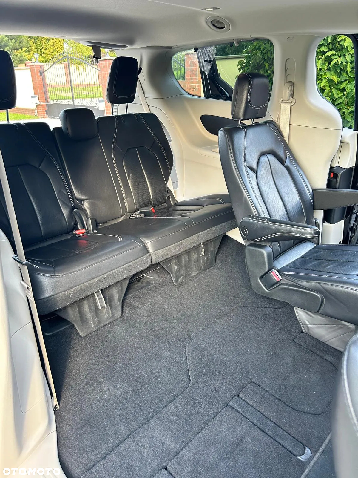 Chrysler Pacifica - 11