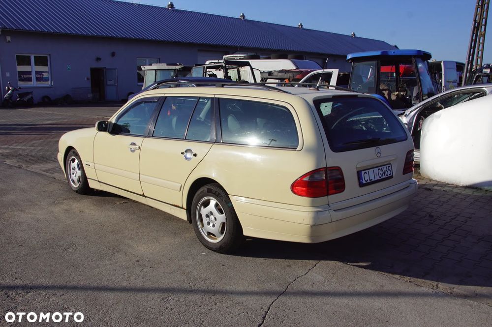 Auto na części - Mercedes E-Klasa W210 Lift 220 CDI 2.2 CDI 143 KM 611961 722699 623 1999R Silnik Skrzynia Maska Klapa Drzwi Szyba Lusterko Klamka Błotnik Deska Kokpit Sterownik Moduł Licznik - 4