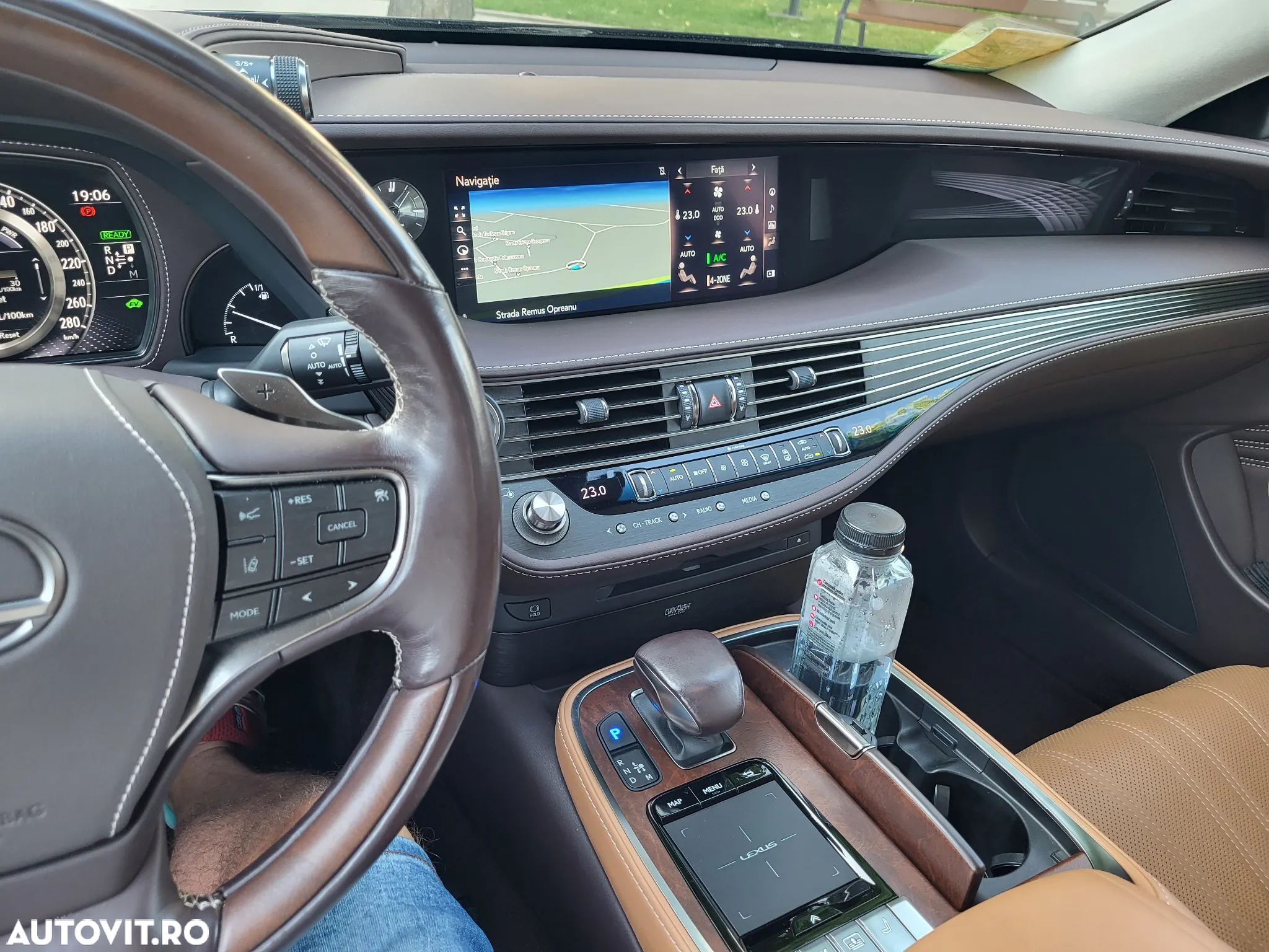 Lexus Seria LS - 12