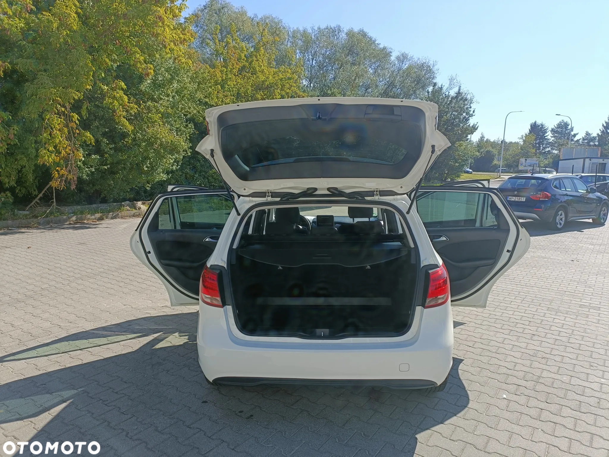 Mercedes-Benz Klasa B 180 Edition - 21