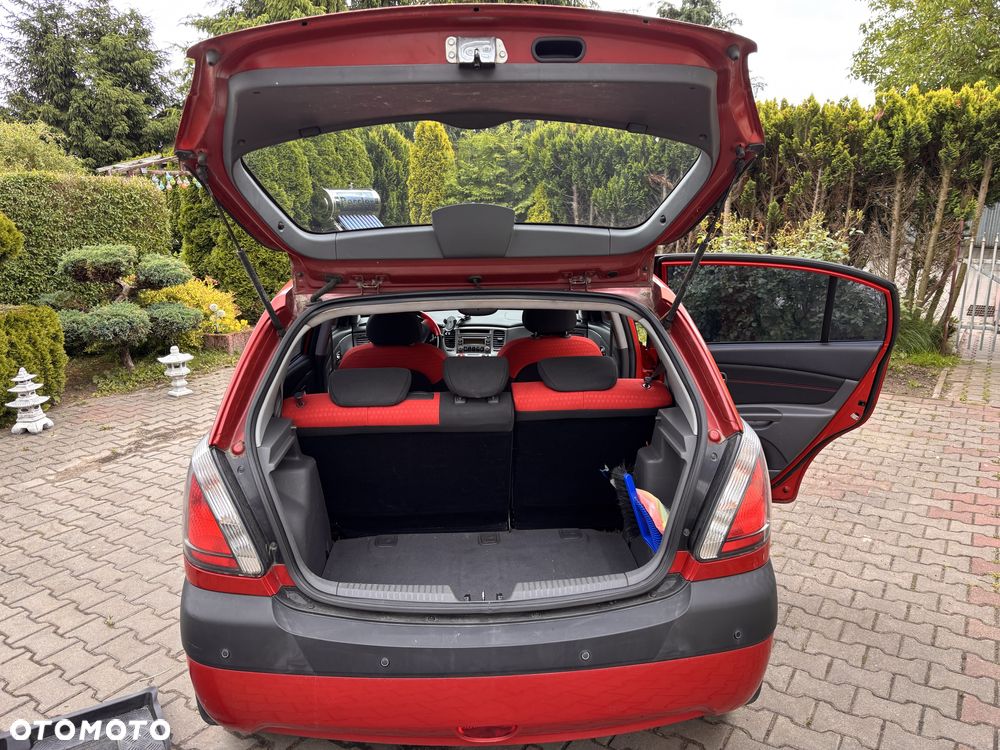Kia Rio - 8