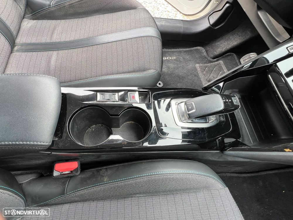 Peugeot 208 1.2 PureTech Allure EAT8 - 24