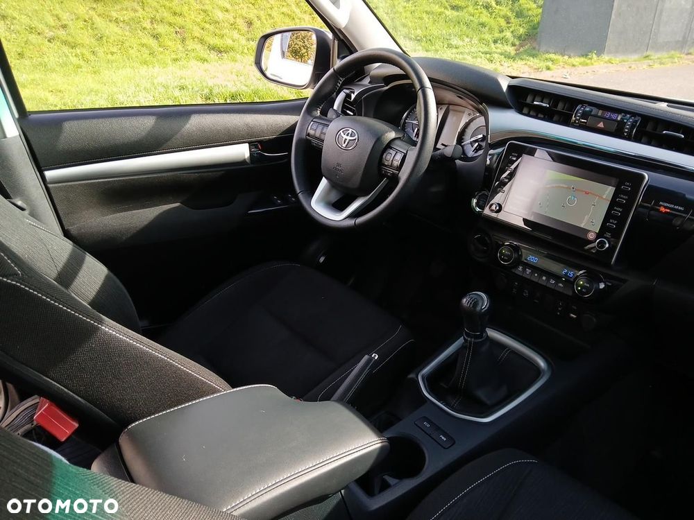 Toyota Hilux 2.8 D-4D Double Cab SR5 4x4 - 24