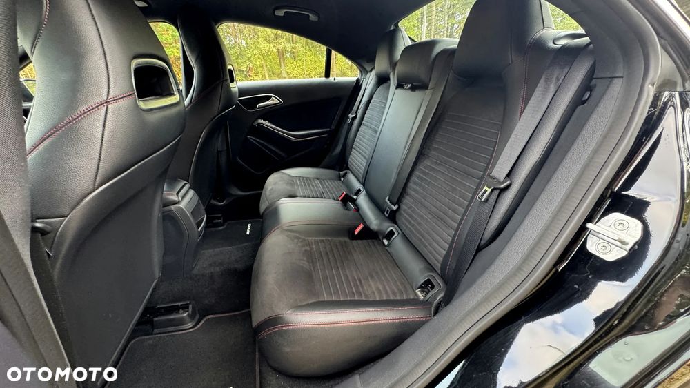 Mercedes-Benz CLA 180 7G-DCT AMG Line - 40
