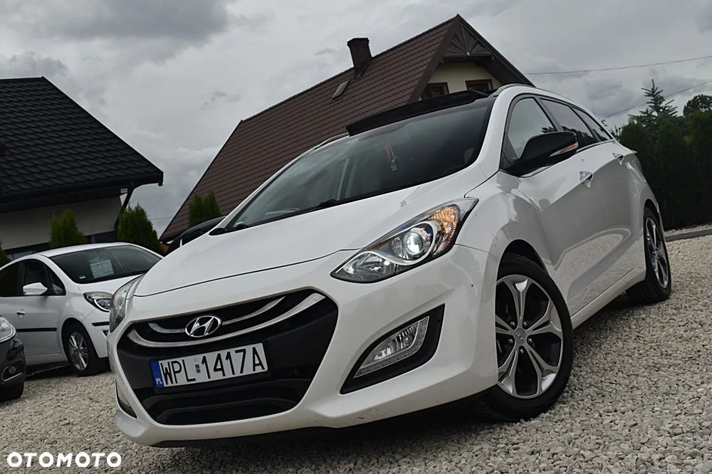 Hyundai i30 i30cw 1.6 CRDi Fifa World Cup Edition - 1