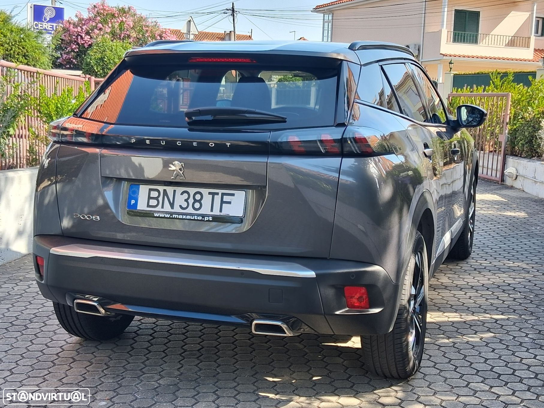 Peugeot 2008 1.2 PureTech Allure EAT8 - 17