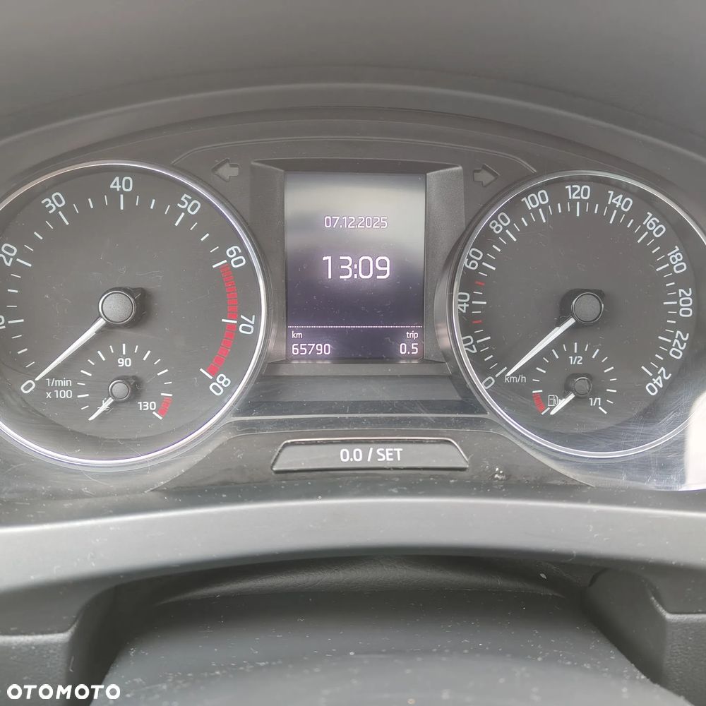 Skoda RAPID 1.2 TSI (Green tec) Ambition - 10