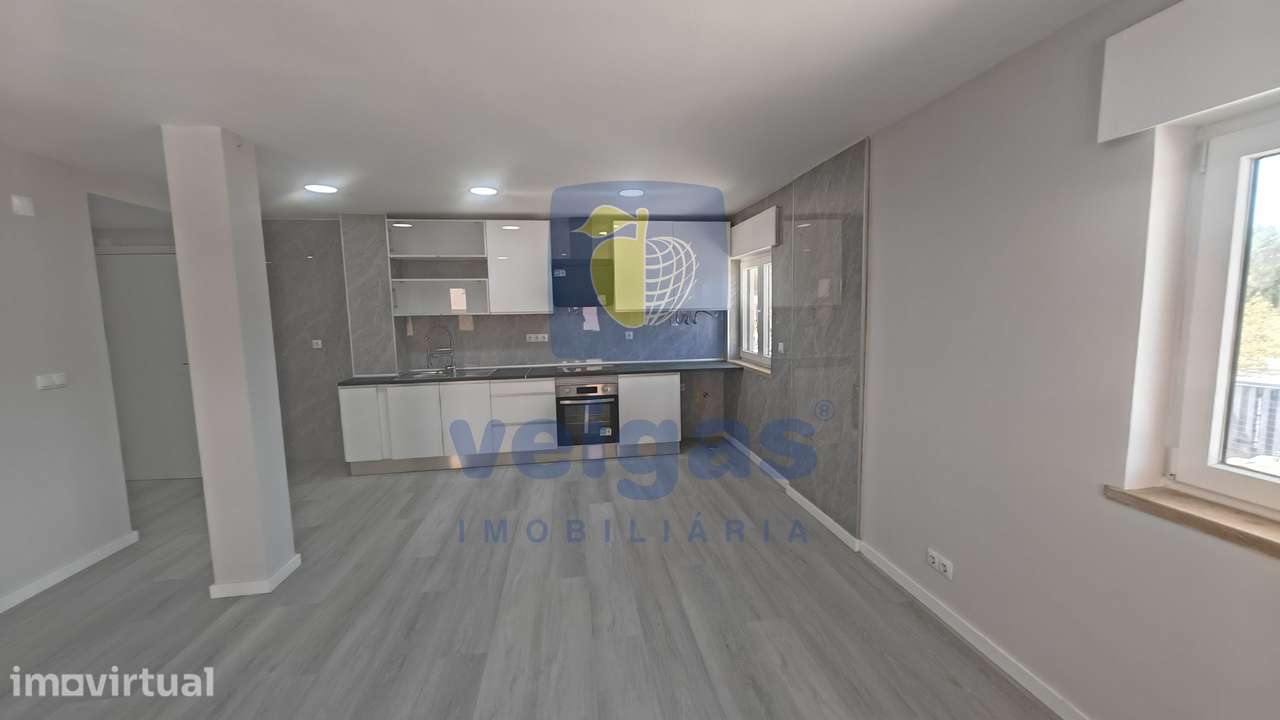 T2 totalmente remodelado inundado de luz natural c/ arrecadação - Grande imagem: 4/22