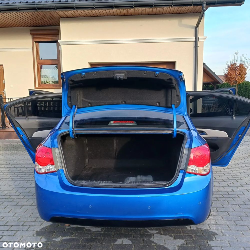 Chevrolet Cruze - 12