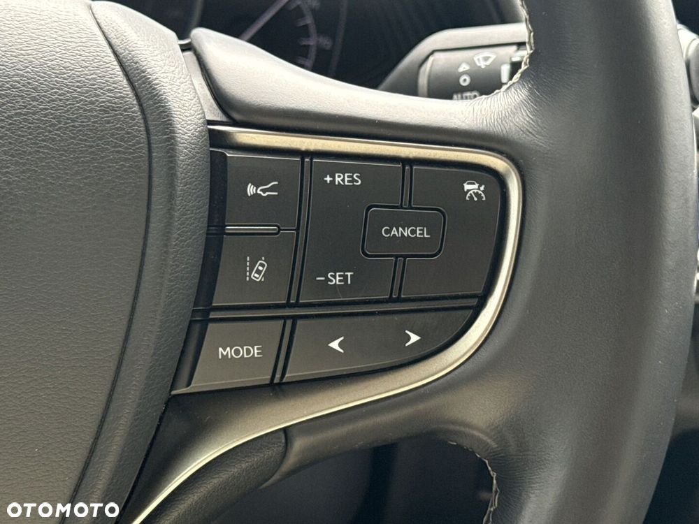 Lexus UX - 25