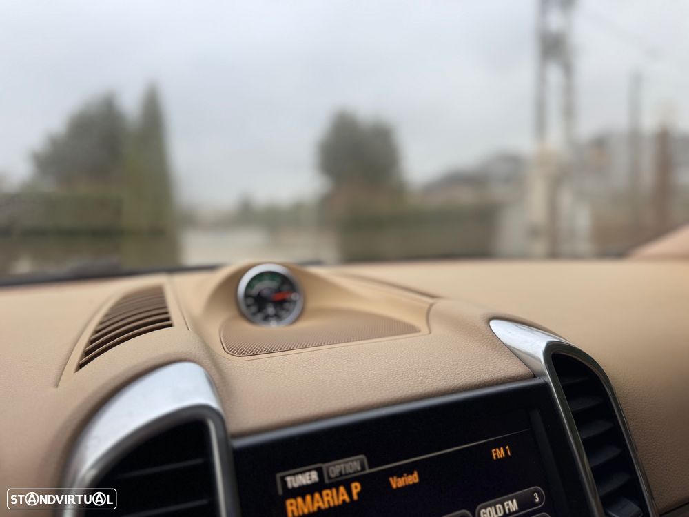 Porsche Cayenne S - 25