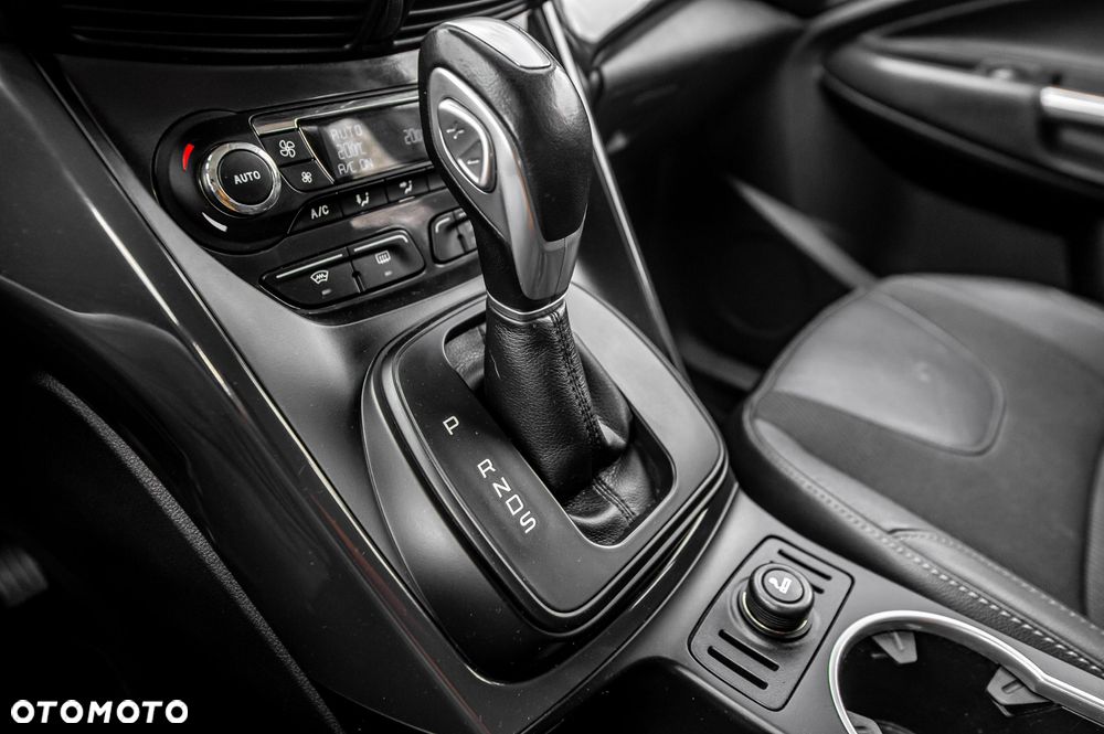 Ford Kuga 1.6 EcoBoost 4x4 Titanium - 32