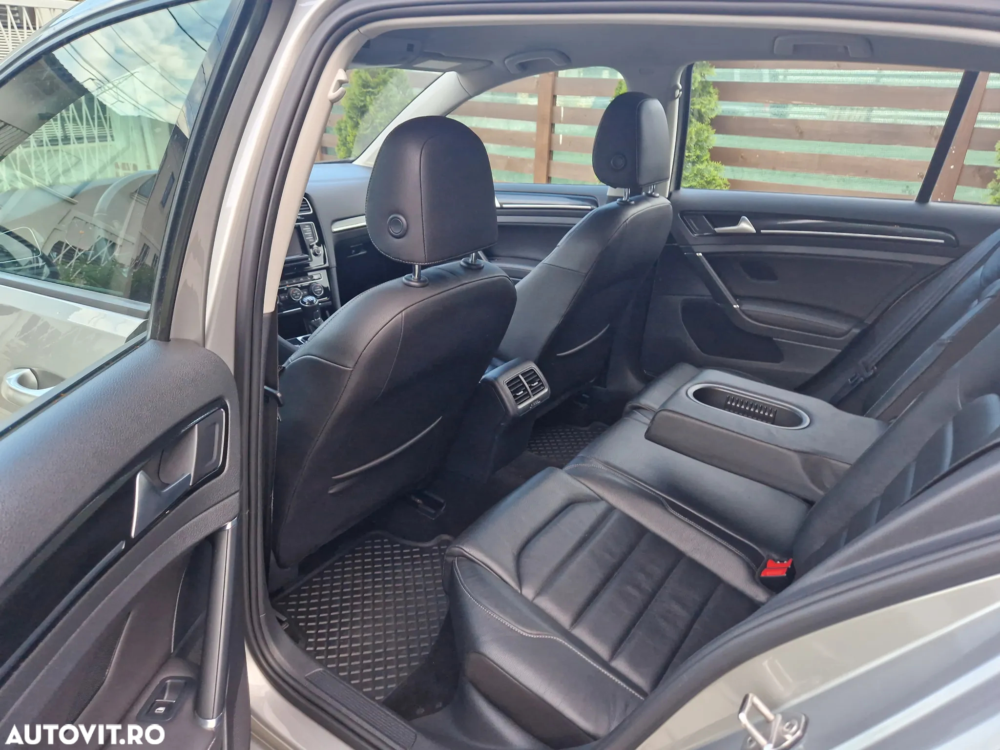 Volkswagen Golf 1.6 TDI DPF BlueMotion Technology Highline - 18