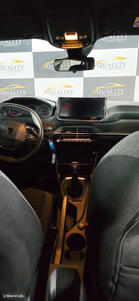 Peugeot 2008 1.2 PureTech Allure - 4