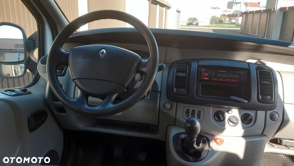 Renault Trafic - 16