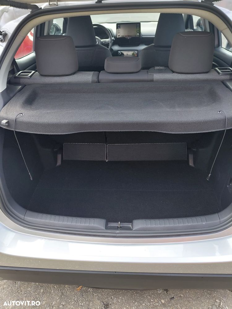 Toyota Yaris 1.5 VVT-i HSD Active - 12