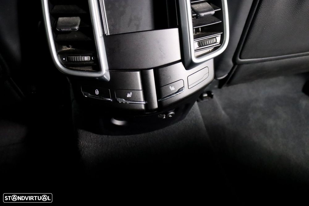 Porsche Cayenne - 33