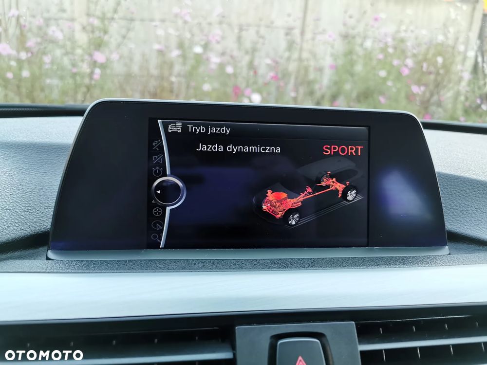 BMW Seria 3 320d xDrive - 31