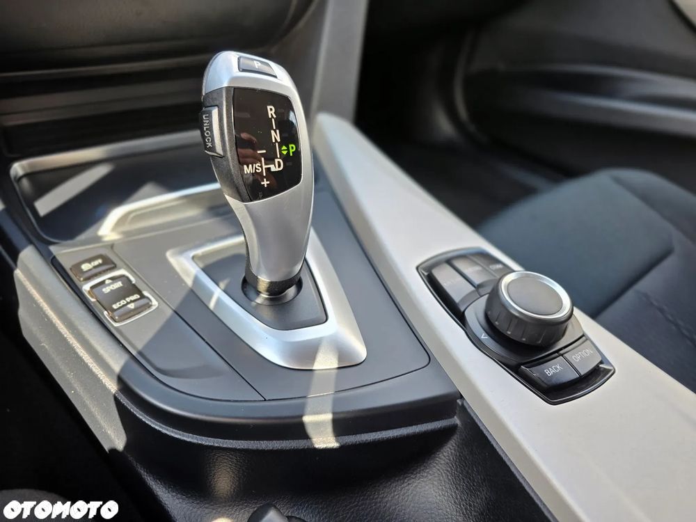 BMW Seria 3 318i GPF Advantage - 23