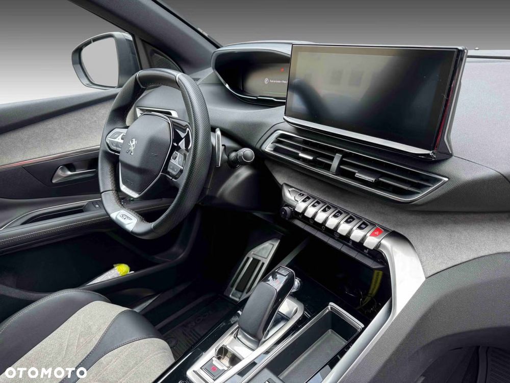 Peugeot 3008 1.6 PureTech HYbrid4 GT Line S&S EAT8 - 11