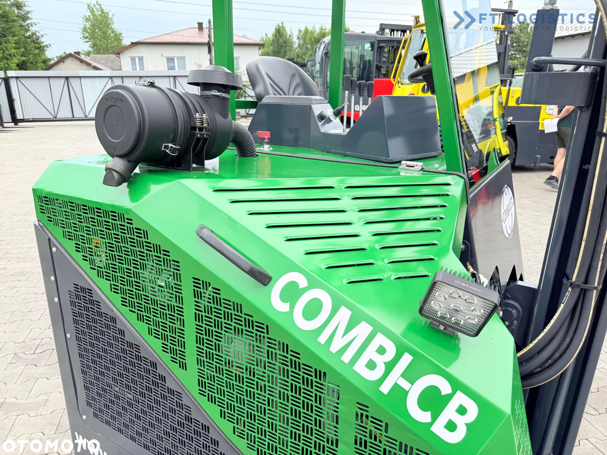 Combilift CB3000 / DIESEL / TRIPLEX 4900MM / WOLNY SKOK / PRZESUW WIDEŁ / POZYCJONER / WIDŁY 1500MM / JAK NOWY - 40