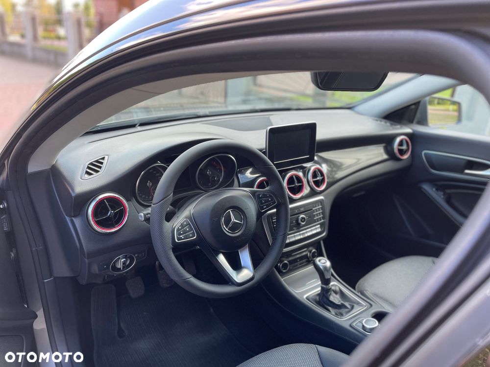 Mercedes-Benz CLA 180 d Shooting Brake - 19