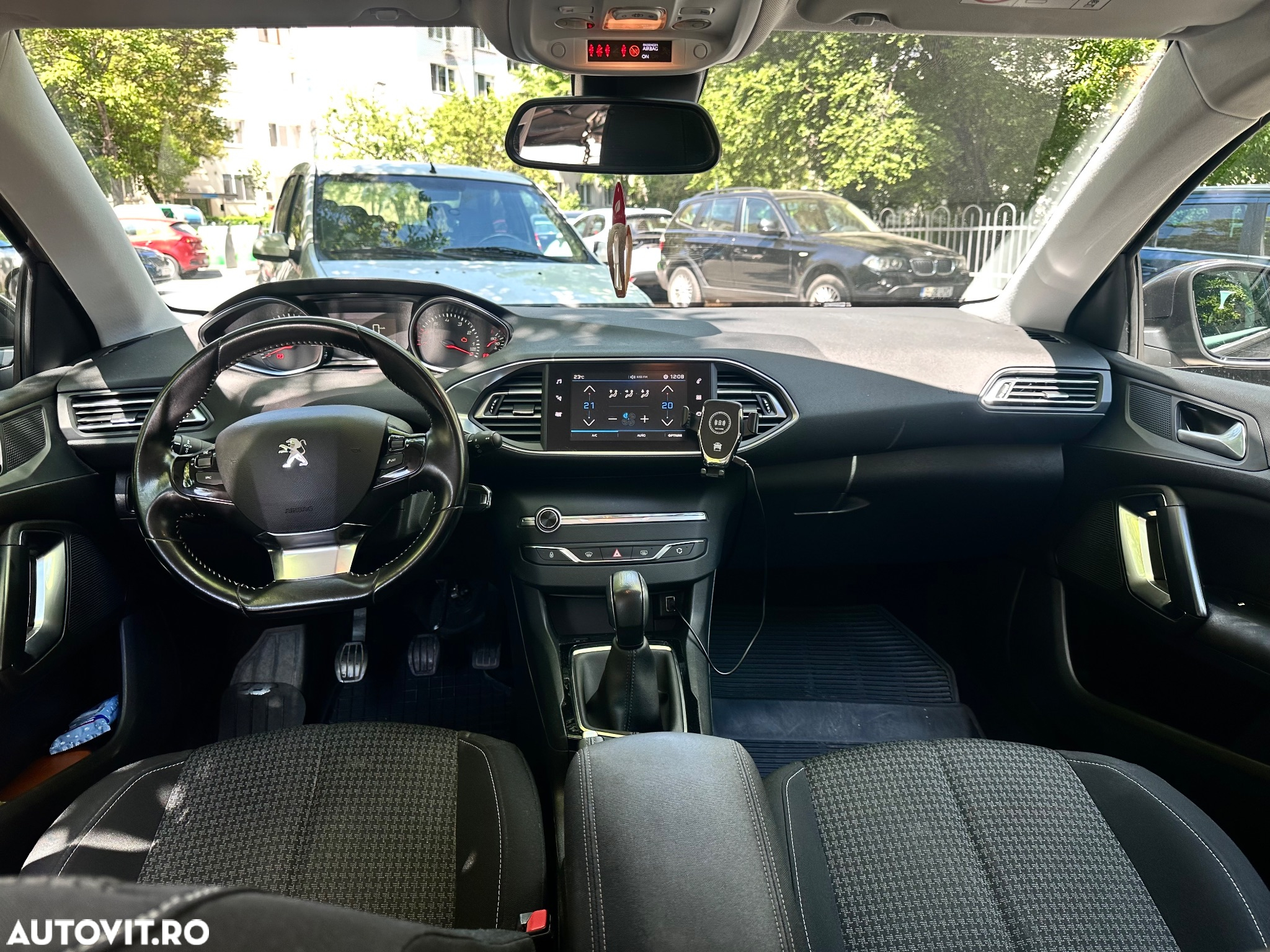 Peugeot 308 1.2 L PureTech Turbo Active - 9
