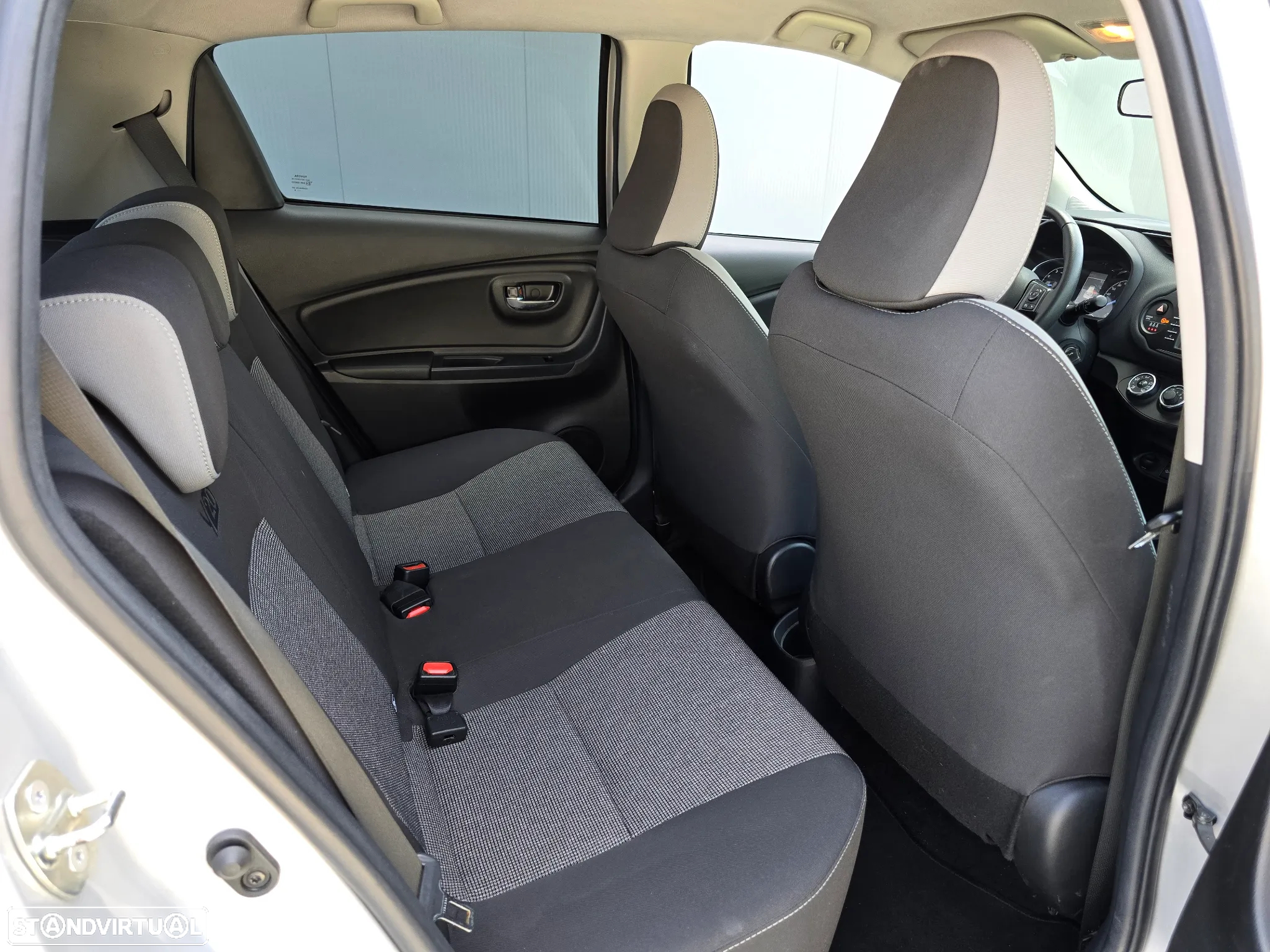 Toyota Yaris 1.0 VVT-i Y20 Club - 24