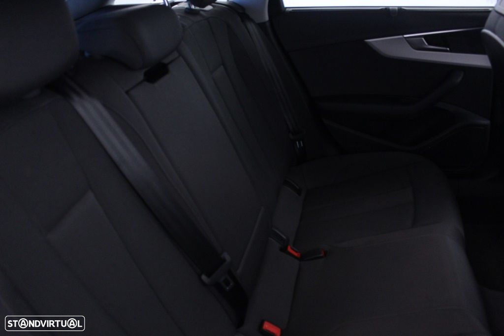 Audi A4 Avant 35 TDI Fleet Edition S tronic - 15
