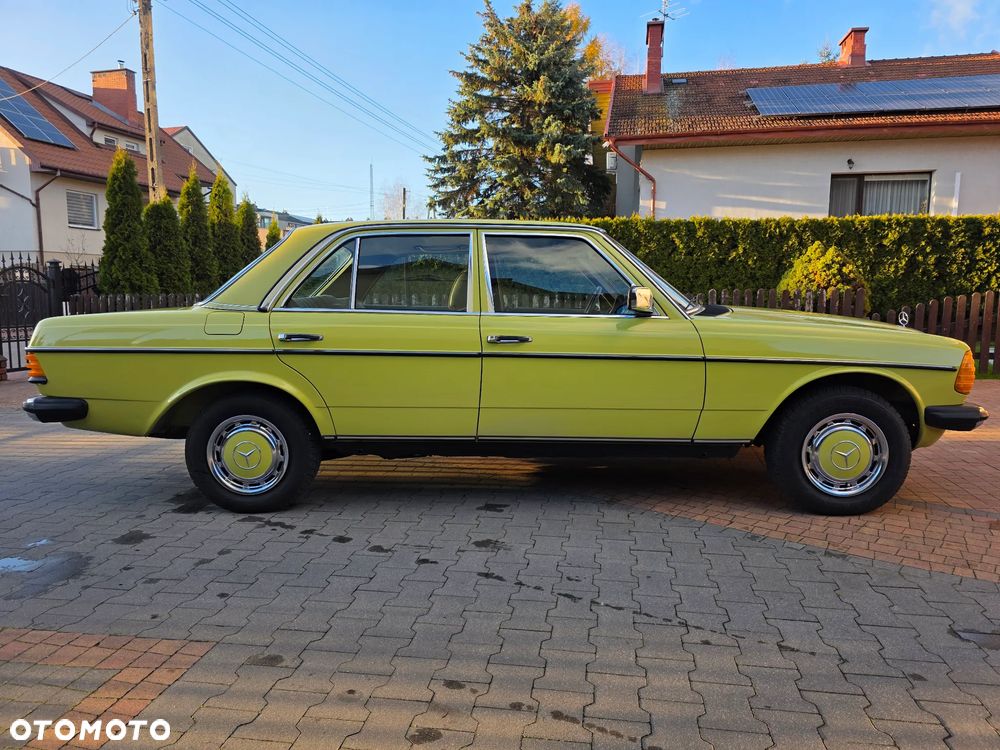 Mercedes-Benz W123 - 1