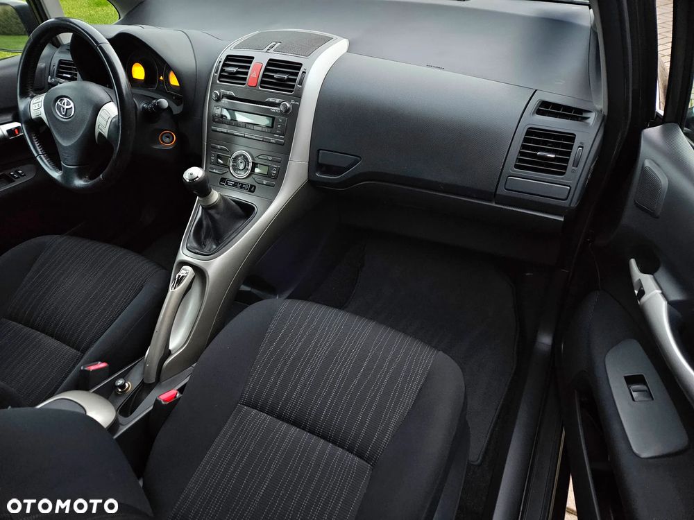 Toyota Auris 1.6 VVT-i Executive - 24