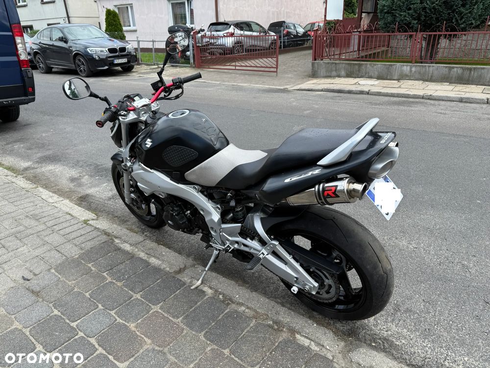 Suzuki GSR - 8