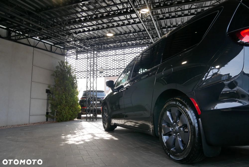 Chrysler Pacifica - 32
