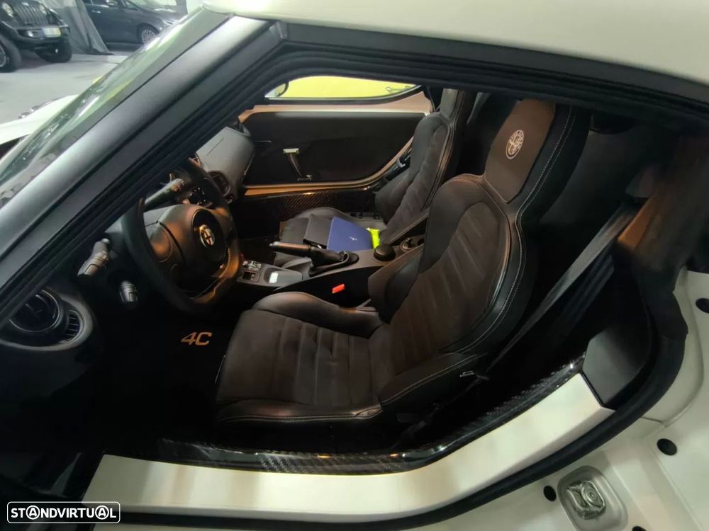Alfa Romeo 4C - 9