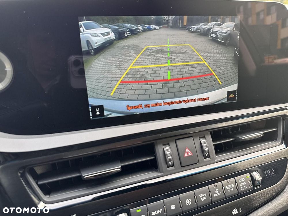 Lexus ES 300h Business Edition - 19