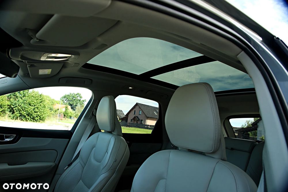 Volvo XC 60 B4 D AWD Plus Dark - 19